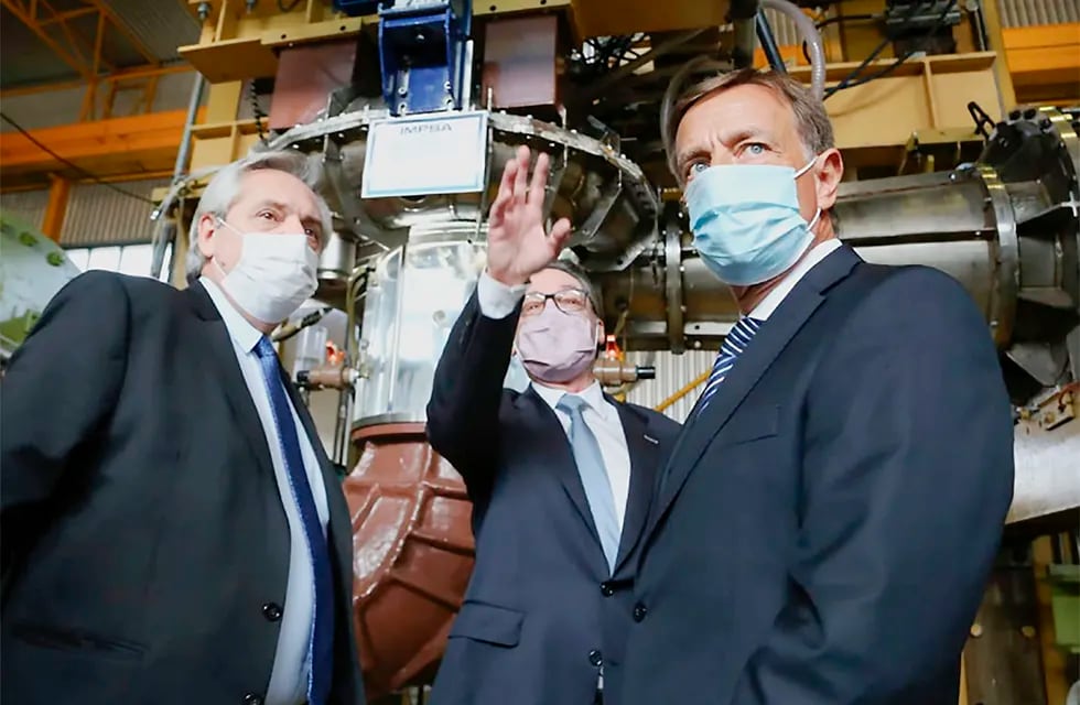 El presidente Fernández y el gobernador Suarez recorrieron el jueves las instalaciones de la metalúrgica.