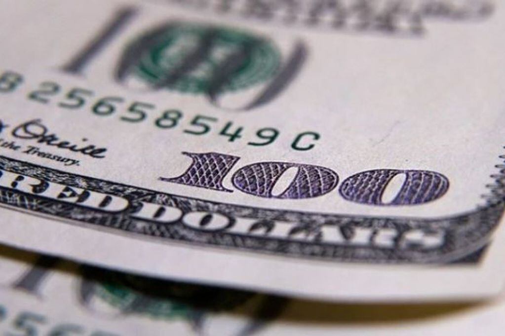 El dólar que opera en bolsa alcanzó los $300 por unidad.