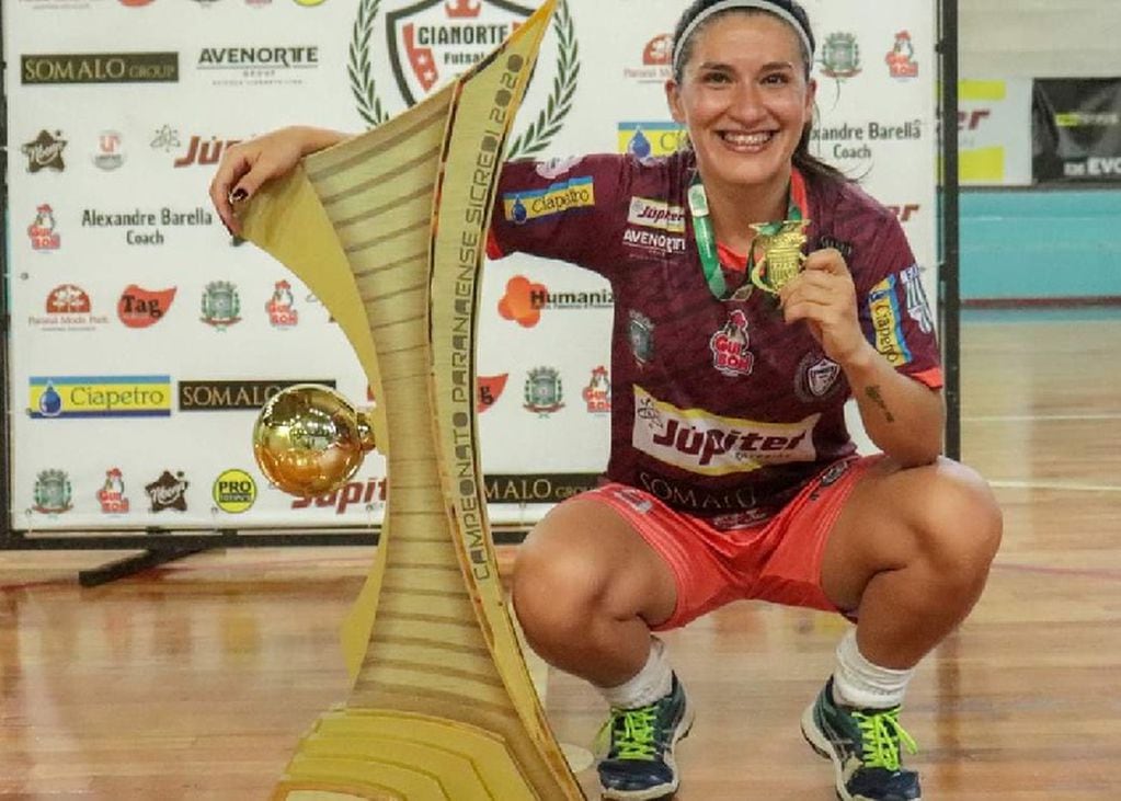 La mendocina, Ana Ontiveros logró el título de Futsal Paranaense Femenino disputado en Brasil.