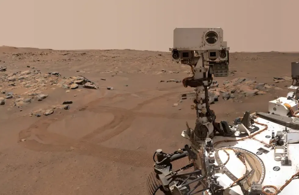El explorador de Marte Perseverance de la NASA se ve en un "selfie" que se tomó en el planeta. /  Foto: Web