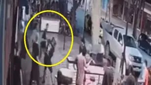 Videos de la violenta secuencia: así fue el momento en que golpean a una moza en la Arístides. Foto: Captura Video.