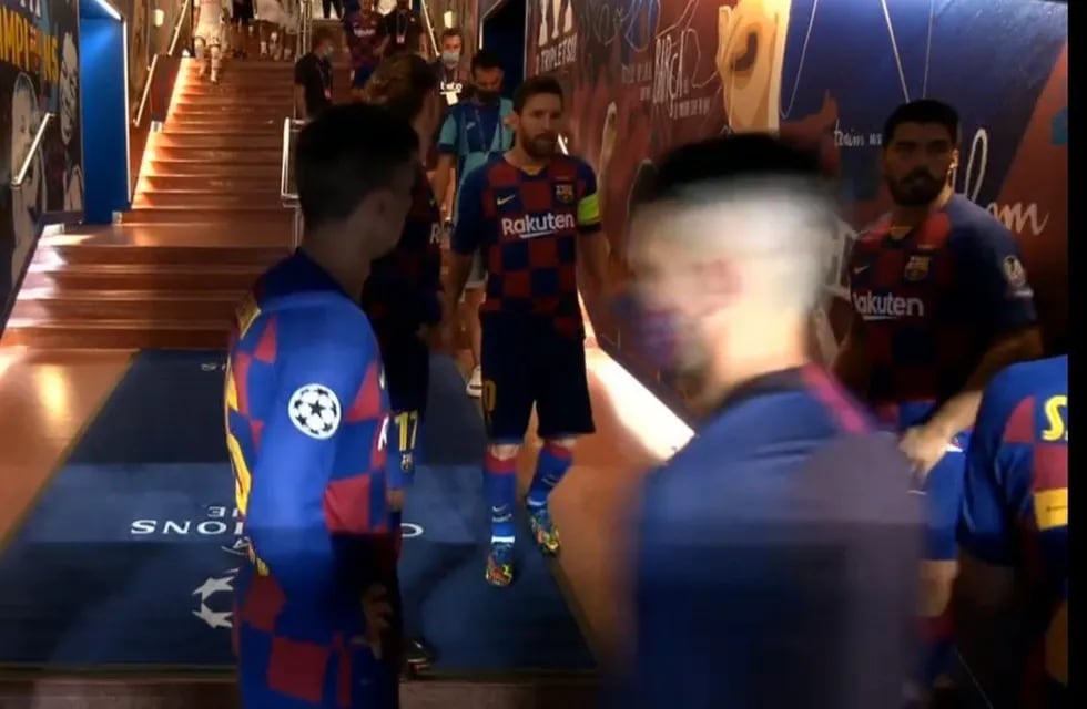 Momento exacto de la gran arenga de Lionel Messi a sus compañeros. / Gentileza.