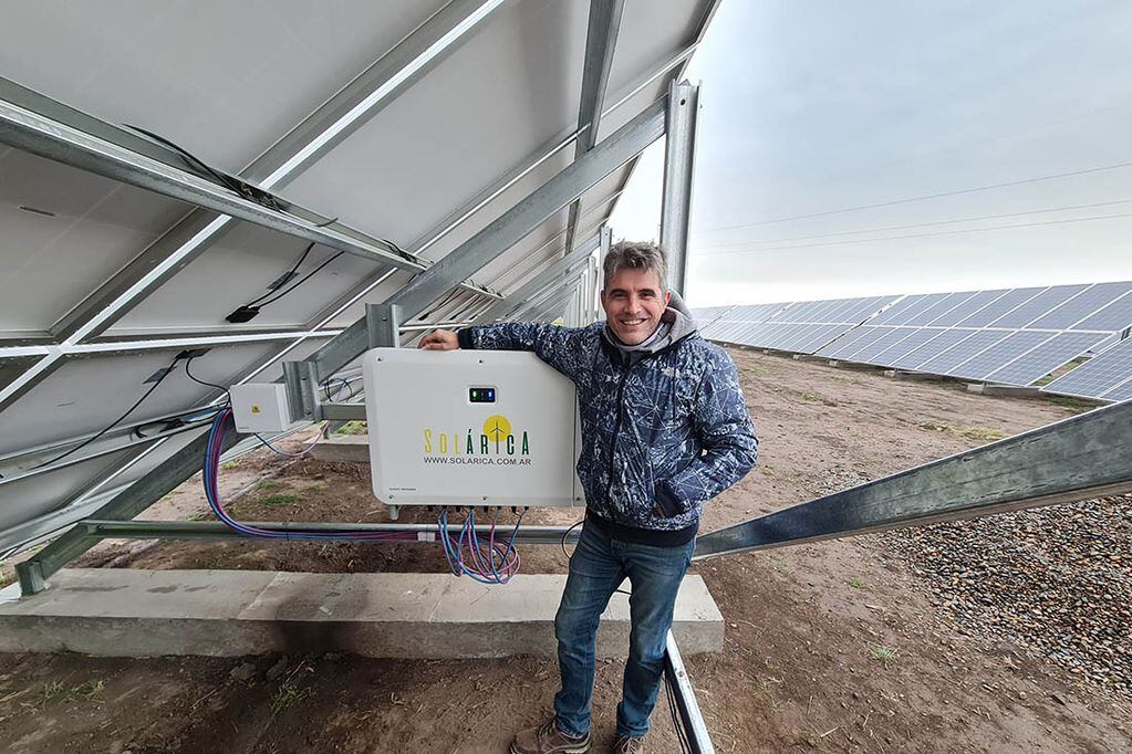El cofundador de Solárica explica cómo realizan proyectos de energía renovable para diferentes sectores de la ganadería y agroindustria.