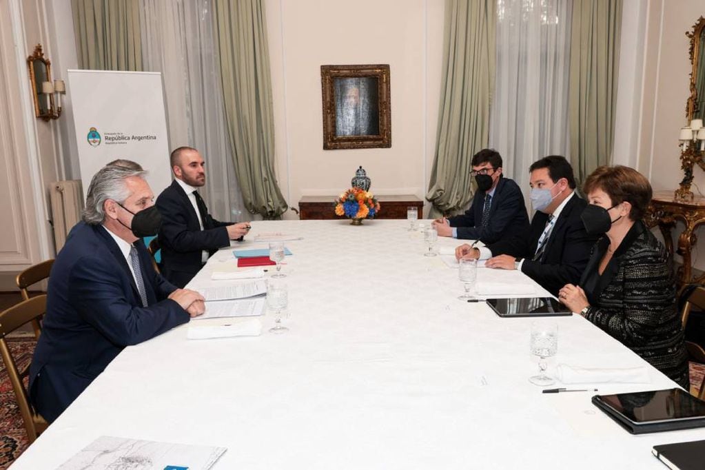 El Presidente se reunió con la titular del Fondo en la sede de la Embajada Argentina.