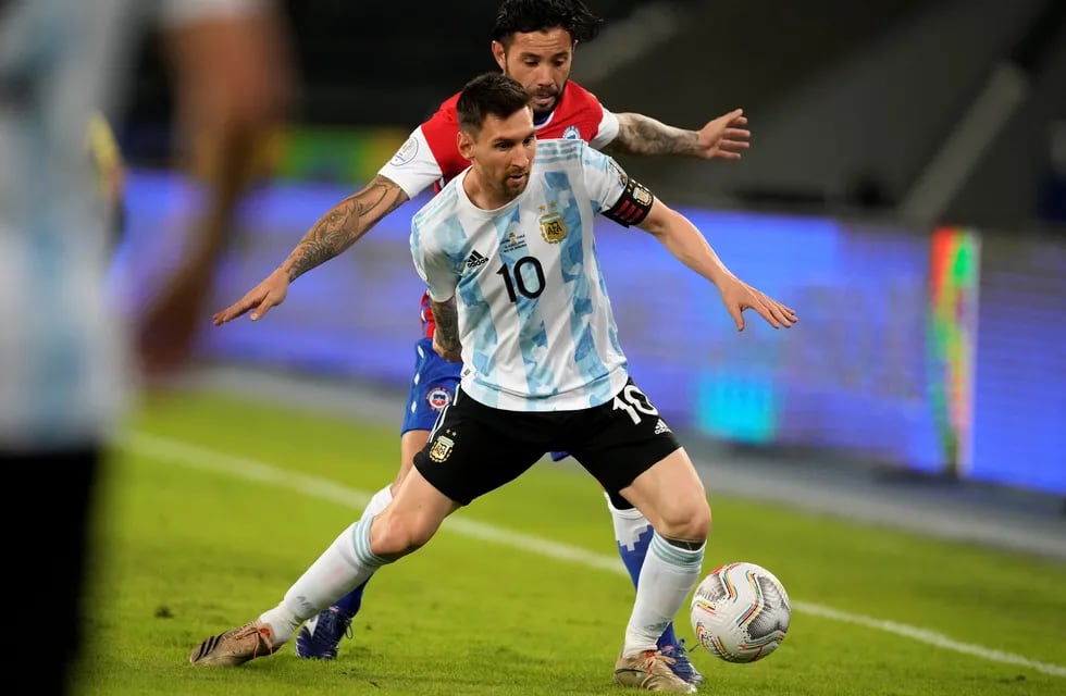 Argentina está jugando ante Chile en el arranque de la Copa América.
