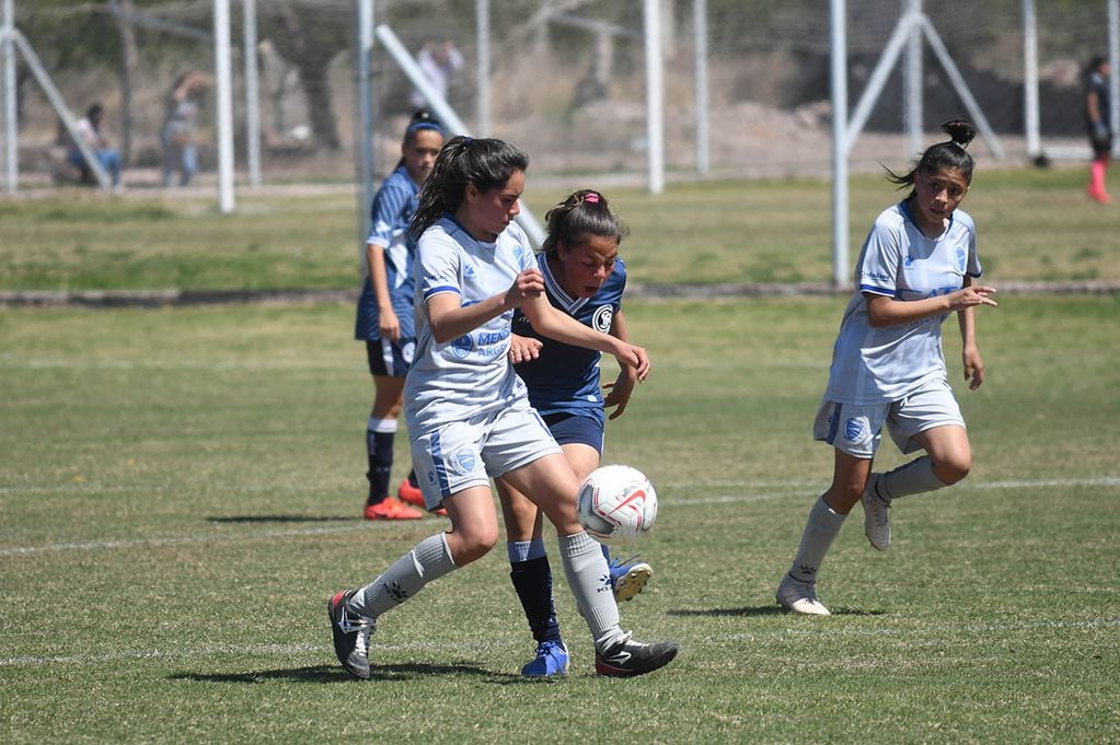 Torneo de futbol femenino infantil de la Liga Mendocina de Futbol.
Godoy Cruz Antonio Tomba vs. Independiente Rivadavia.