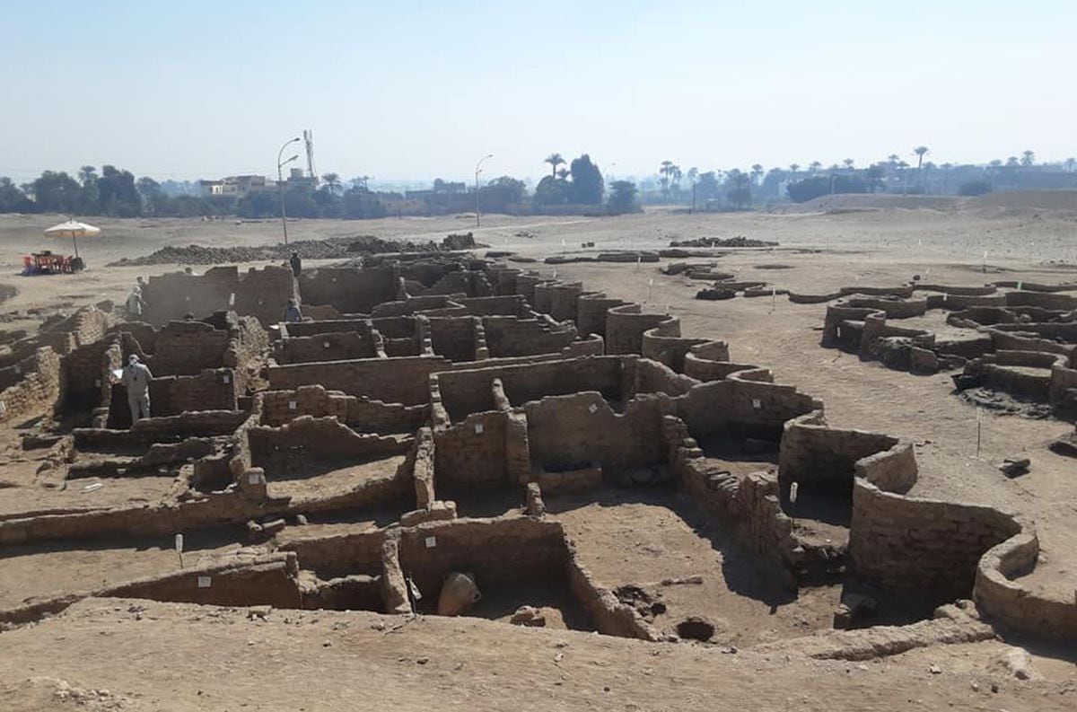 Descubrieron las ruinas de una antigua ciudad egipcia y creen que es la más grande encontrada hasta el momento.