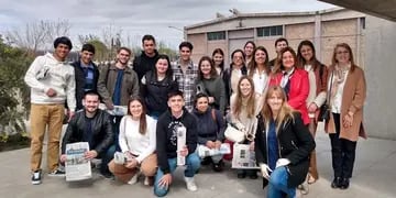 Estudiantes de la universidad católica de Uruguay en la planta impresora de Los andes