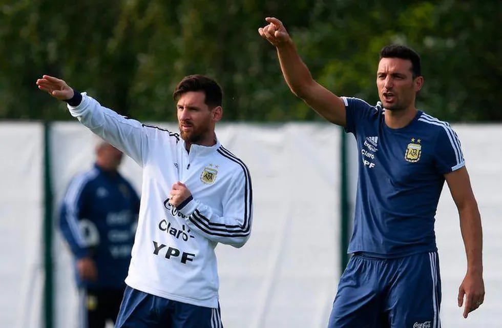 Lionel Messi y Lionel Scaloni, los líderes de la Selección Argentina rumbo al Mundial Qatar 2022. / archivo