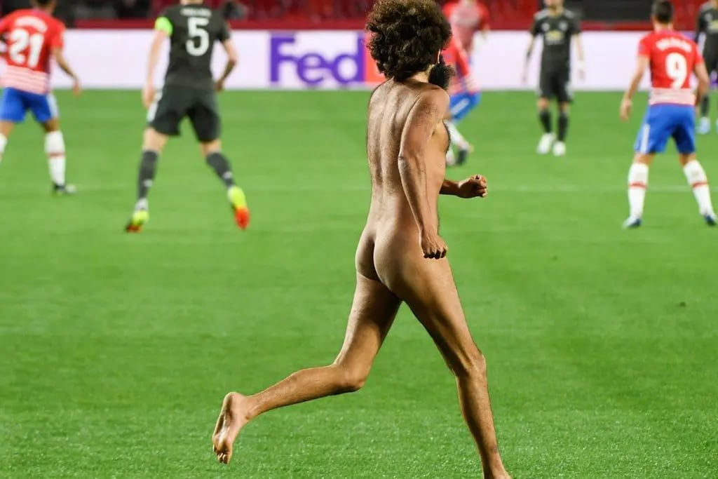 Hombre desnudo.
