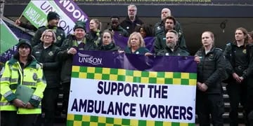 Huelga de ambulancias en Gran Bretaña: piden a las personas que se pregunten si van a morir antes de llamar al 911