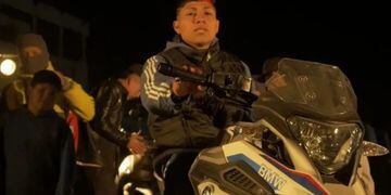 El cantante Chama, en la mira por una moto robada de 9 millones de pesos que apareció en su video