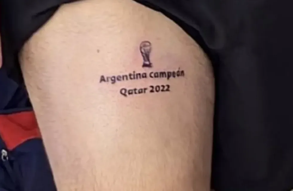 El usuario de TikTok, Juanidevido, compartió un video en el que muestra un tatuaje alentando al seleccionado argentino. Foto: Web