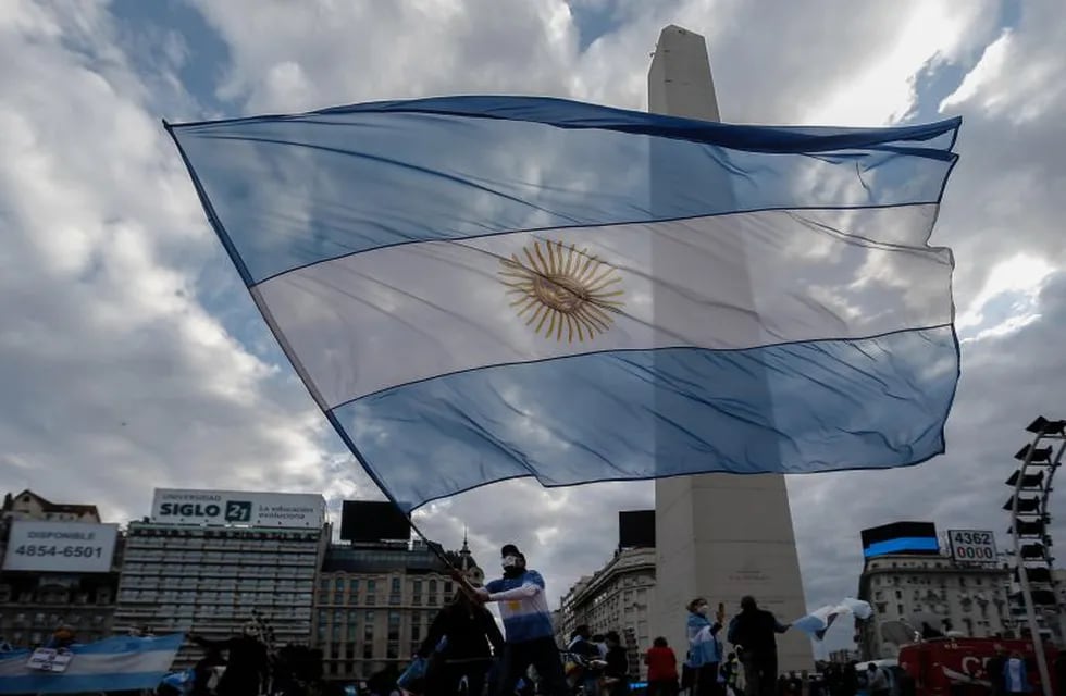 Bandera argentina. Foto: EFE/ Juan Ignacio Roncoroni