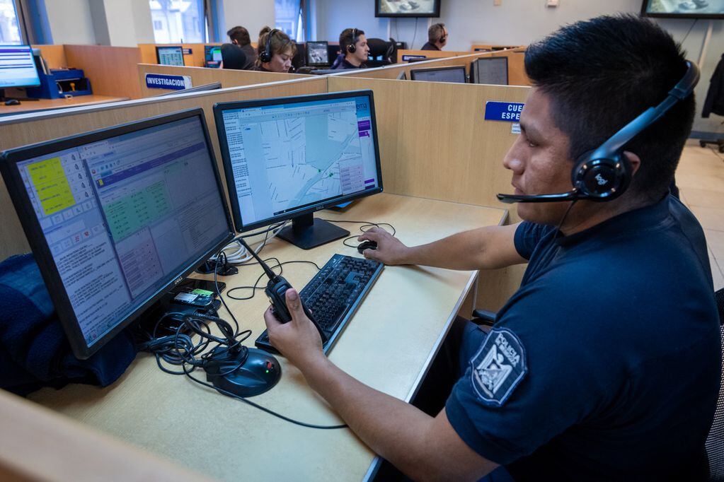 Ceo 911
Centro Estratégico de Operaciones donde funciona el 911 de la Policia de Mendoza 

Foto: Ignacio Blanco / Los Andes