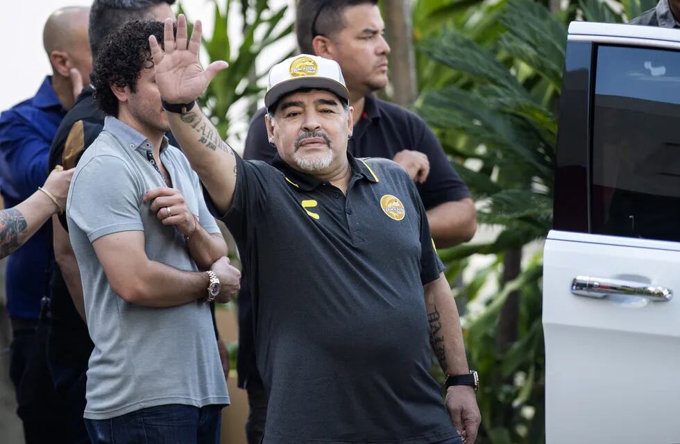Diego Maradona dejó a los Dorados de México por motivos de salud