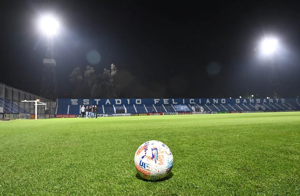 El estadio Feliciano Gambarte de Godoy Cruz Antonio Tomba tiene nuevas luminarias.