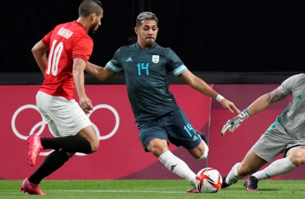 Facundo Medina metió el gol en el duelo entre Argentina y Egipto en los Juegos Olímpicos (AP)