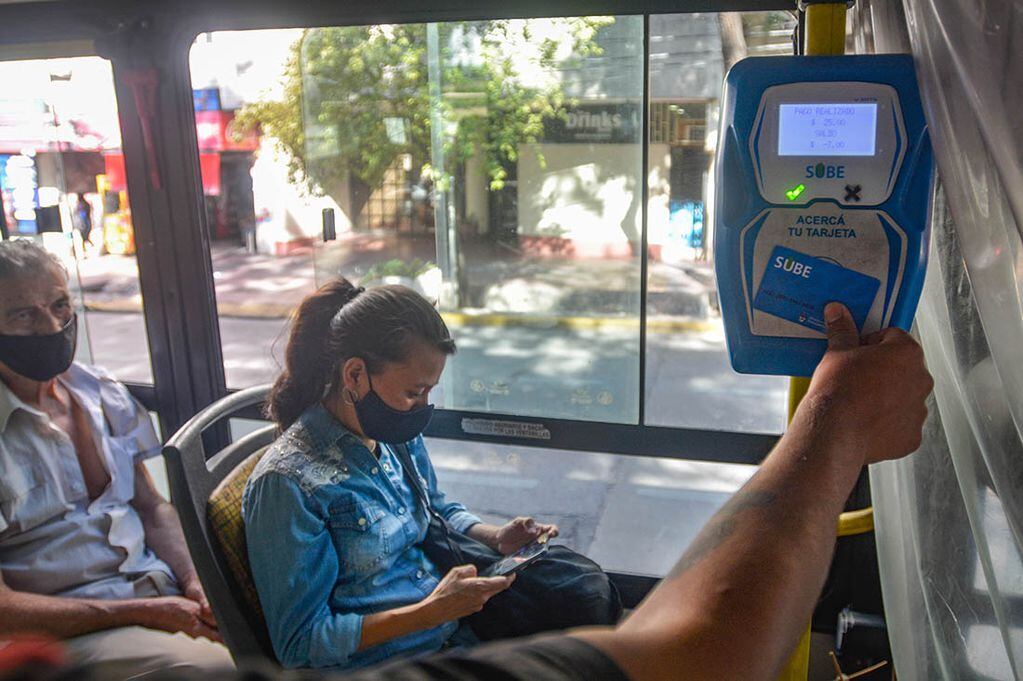 El transporte público también es otro de los servicios subsidiados en el país. Foto:Los Andes