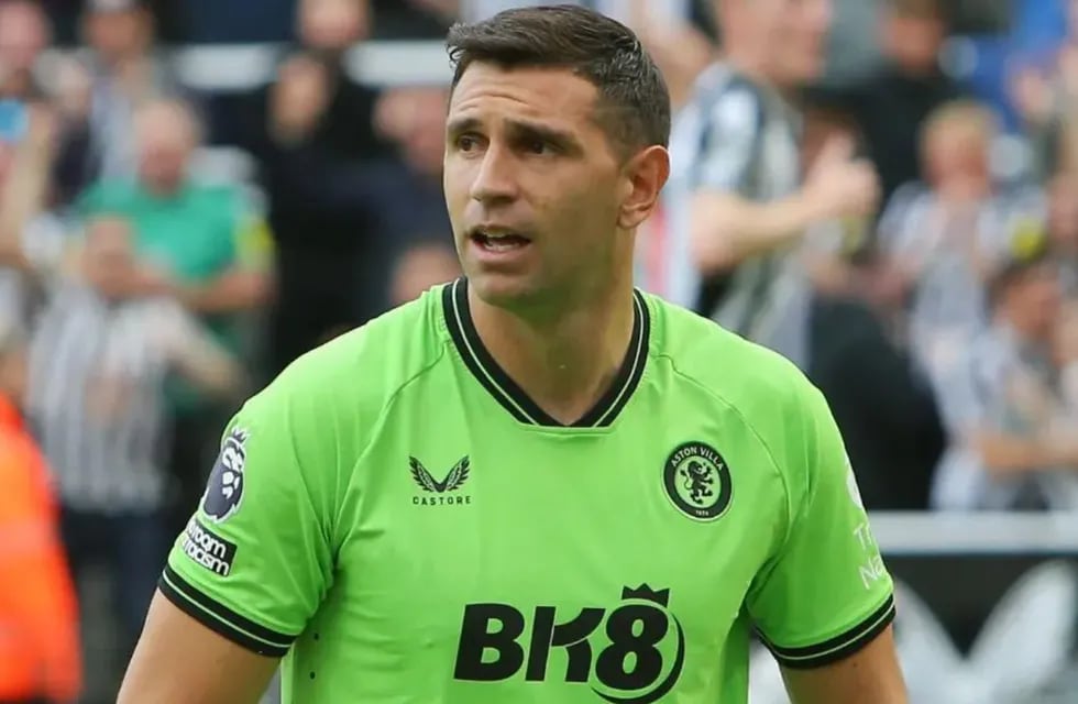 Dibu Martínez pidió perdón a los hinchas del Aston Villa, tras la goleada ante Newcastle