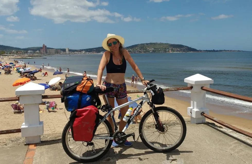 Mónica Romero rompe los esquemas sobre viajar a cierta edad y busca motivar a otras mujeres (Monona Bike Traveler)