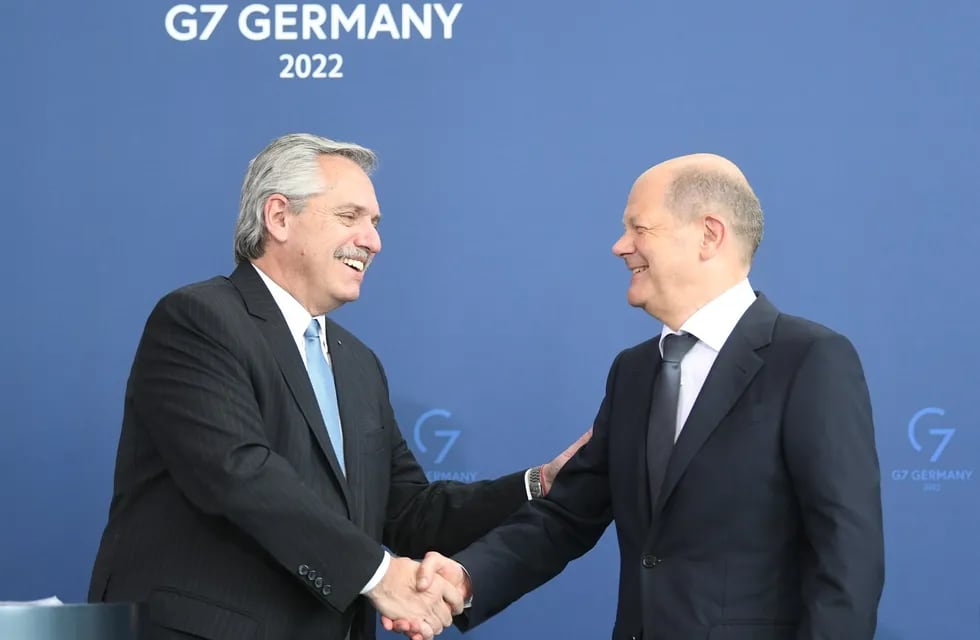 El presidente de la Nación Alberto Fernández en Alemania junto al canciller federal de Alemania, Olaf Scholz. Foto  Presidencia de la Nación.