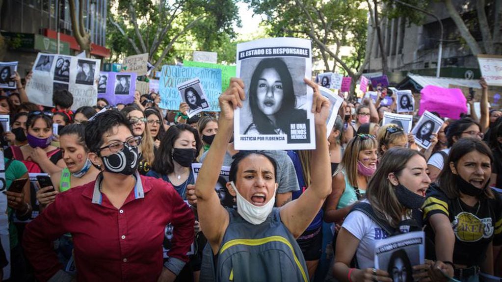 El mal accionar de la policía del 911 fue uno de los pedidos de Justicia más repetidos durante la marcha. / Nicolás Ríos - Los Andes 
