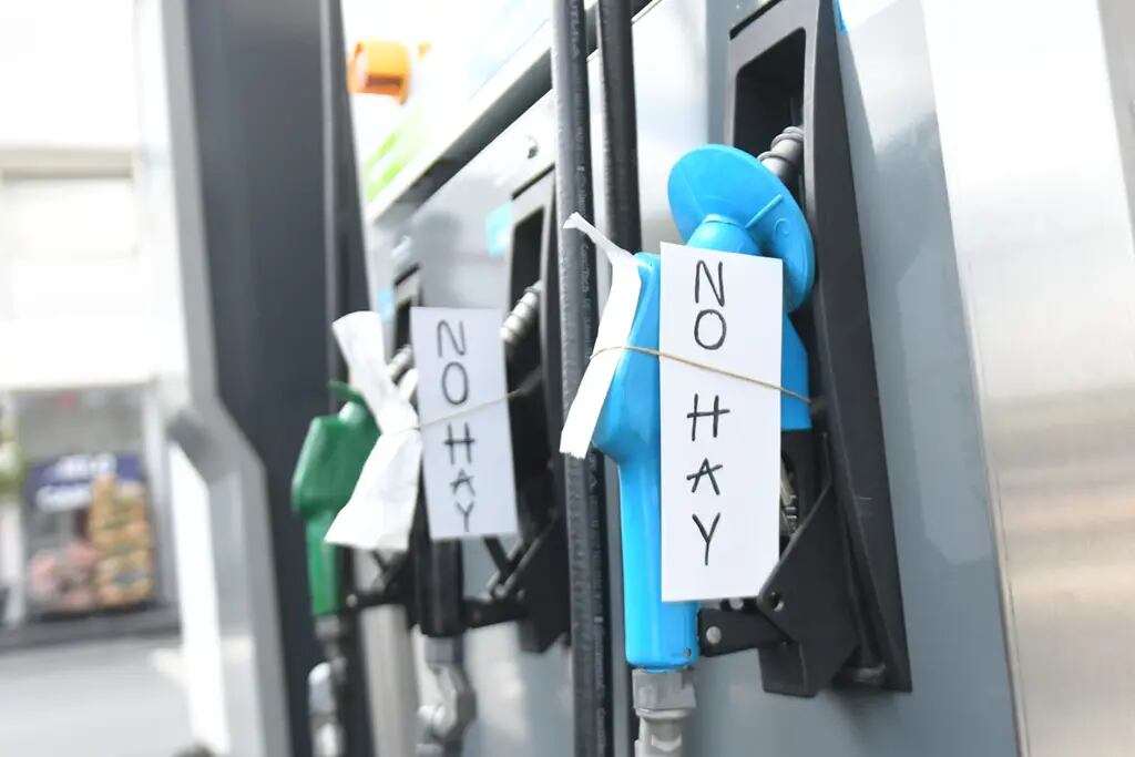 Faltan combustibles en algunas estaciones de servicio.