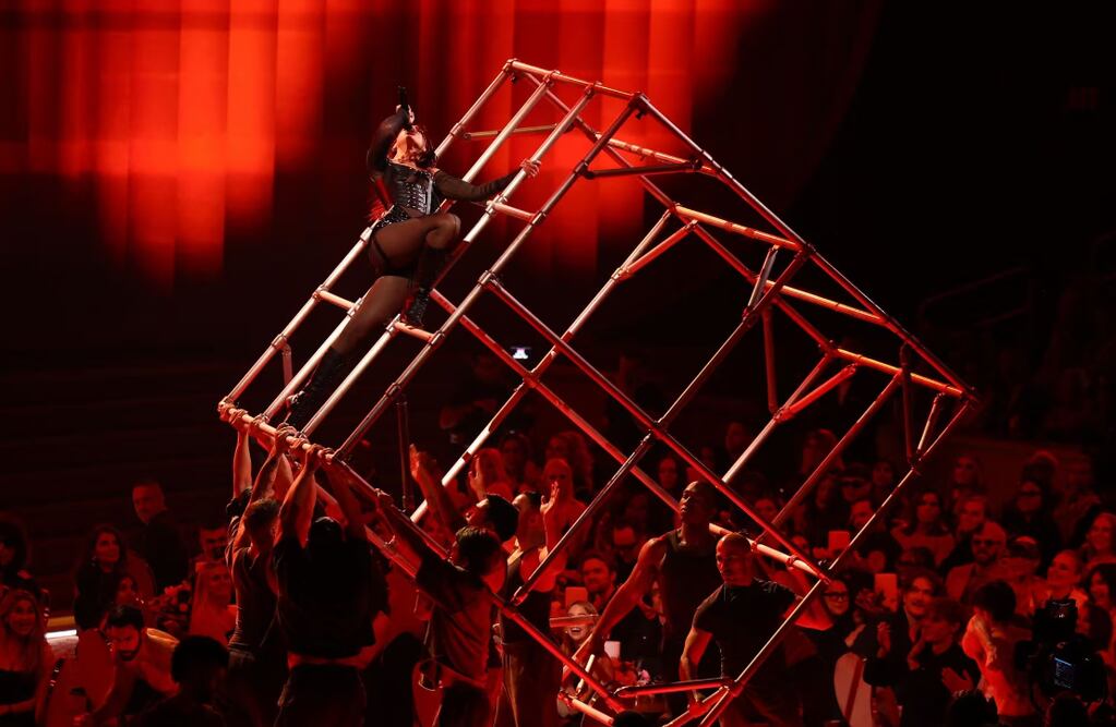 Dua Lipa, durante su actuación en los Grammy. Foto: El País