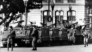  La Casa Rosada, rodeada de tanques, el mismo 24 de marzo de 1976.
