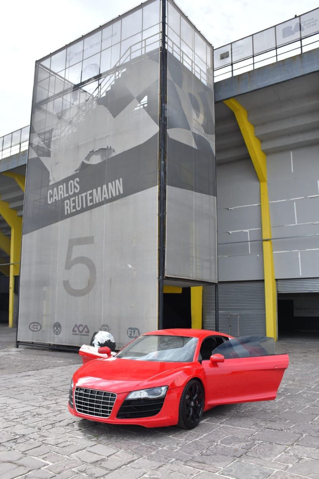 El Audi R8 que fue incautado por la Policía será rematado y lo recaudado se donará. Gentileza.