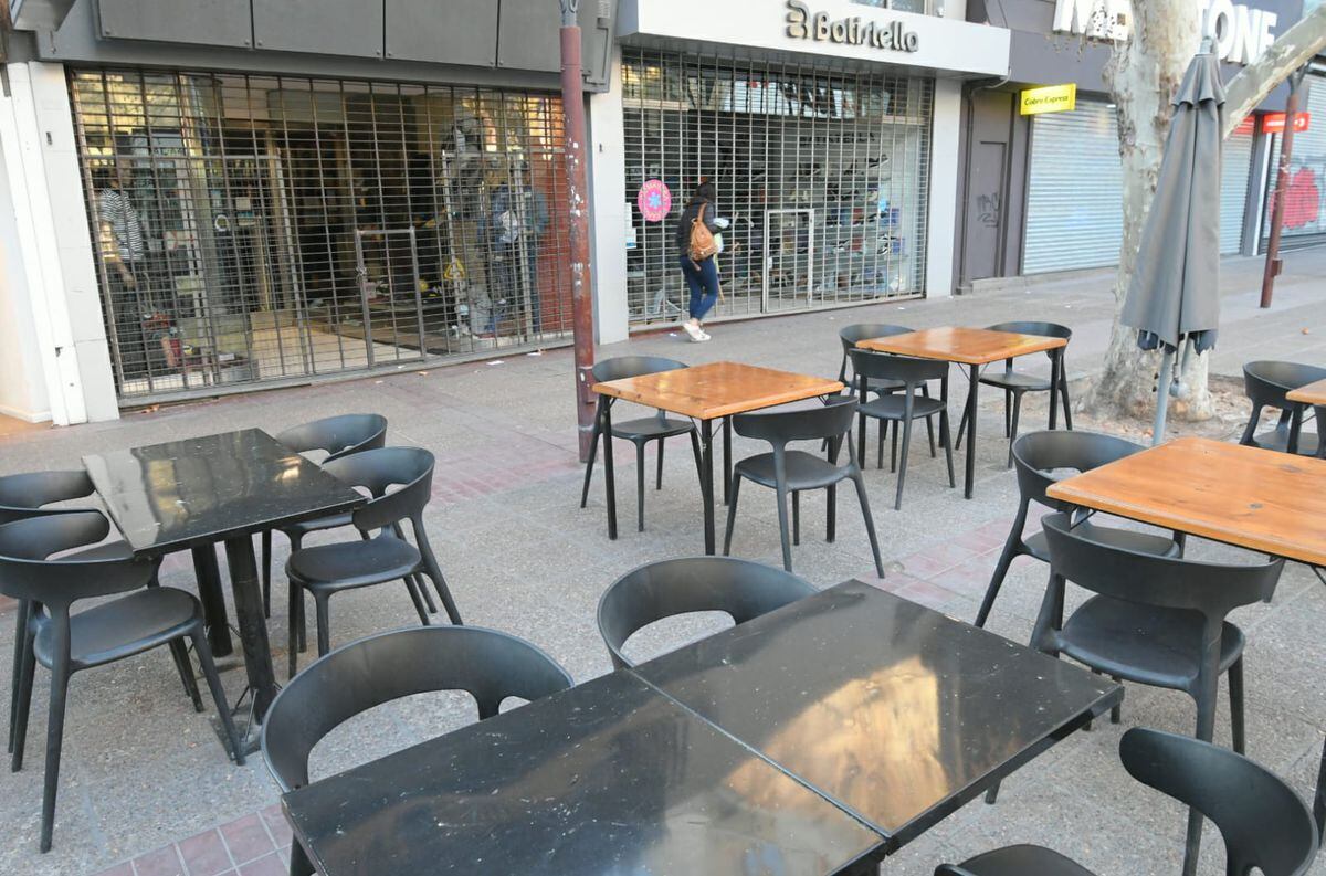 Sin bancos en Mendoza por el feriado nacional tras el intento de magnicidio de Cristina Kirchner (Orlando Pelichotti / Los Andes)