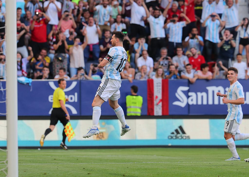 Messi convirtió 5 goles en la goleada argentina ante Estonia