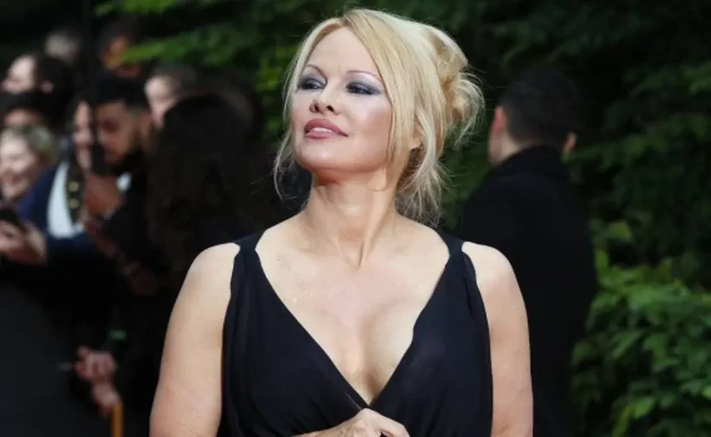 Pamela Anderson mostró su rostro sin nada de maquillaje.