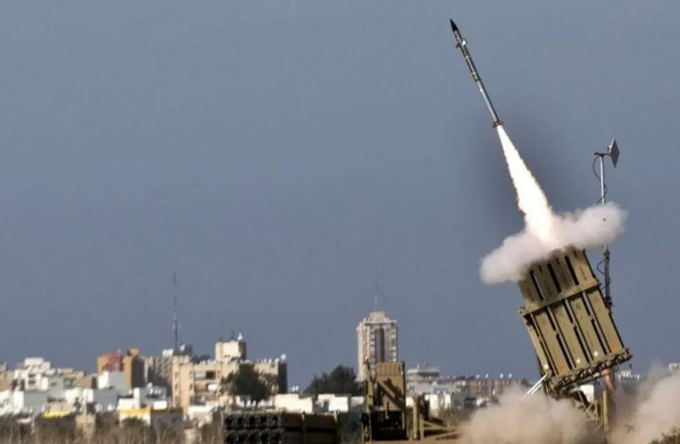 Misiles Iron Dome siendo disparados por Israel hacia Palestina