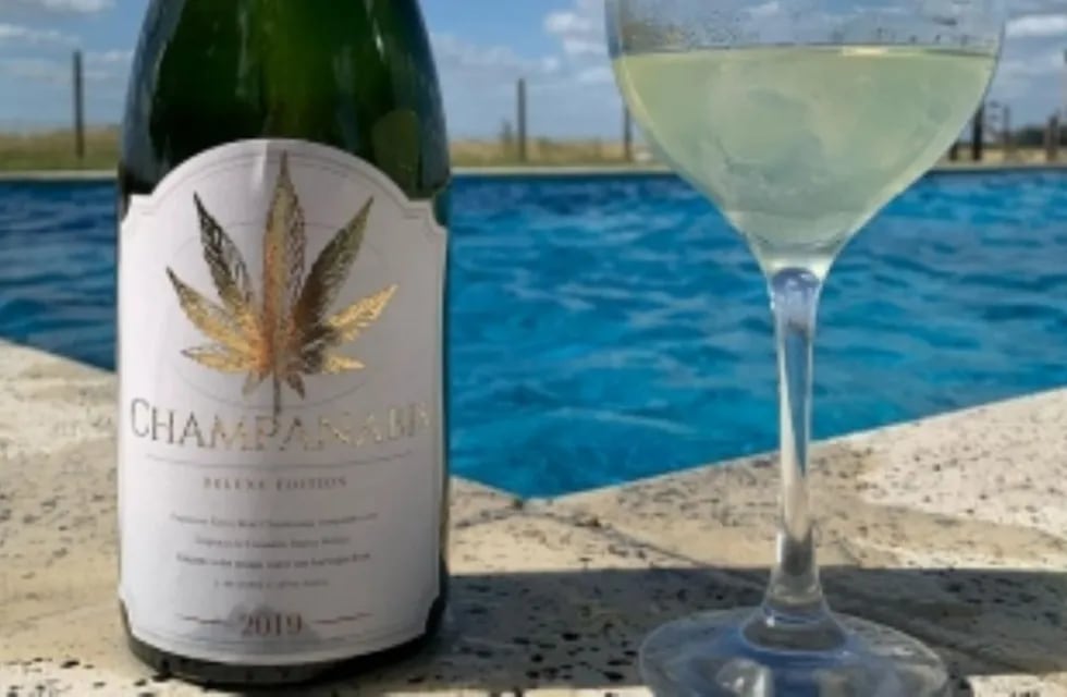 La bebida alcohólica con elementos del cannabis se comercializa en plataformas virtuales.