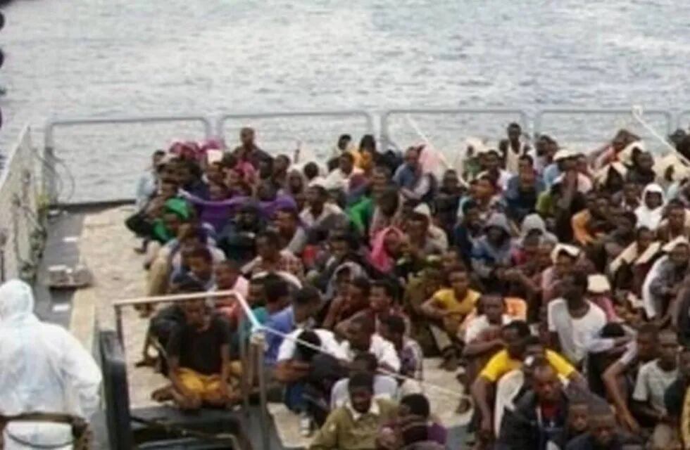 Italia: diez muertos por el naufragio de un barco con inmigrantes