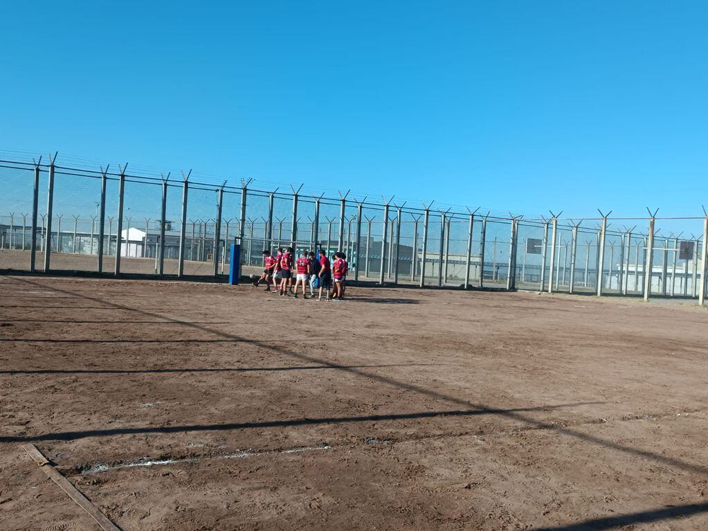 Rugby e inclusión: internos mendocinos jugaron un partido en la cárcel con un equipo profesional. Foto: Gentileza