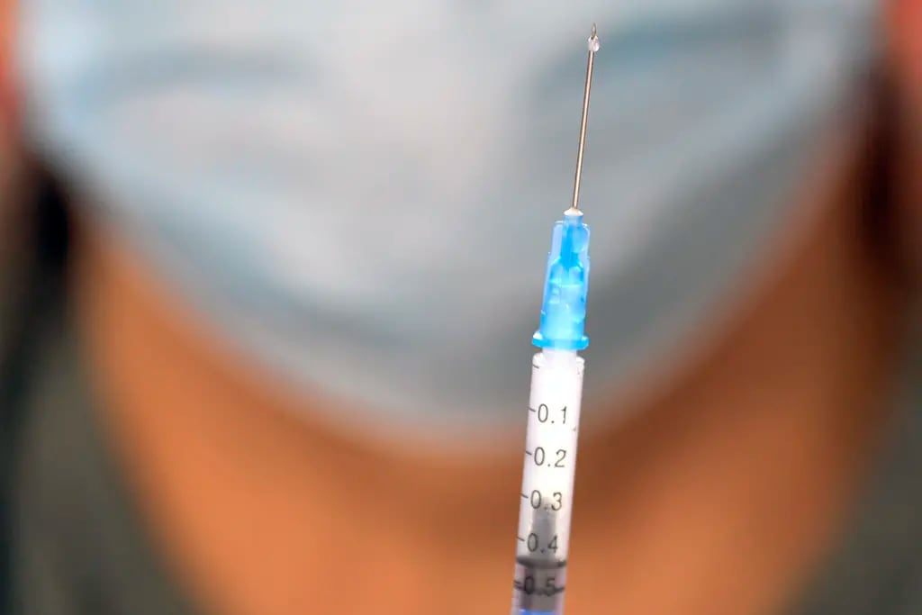 Por qué Europa dejó de vender la vacuna de AstraZeneca