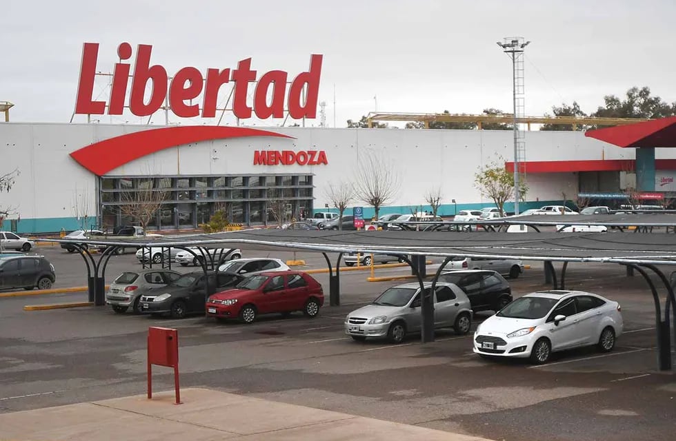 Una empresa francesa está interesada en la compra de la cadena de hipermercados Libertad. Foto: José Gutierrez / Los Andes