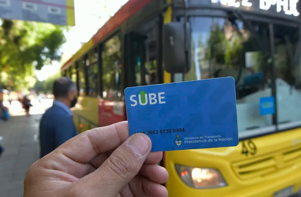 La tarjeta SUBE más cara: el nuevo valor y dónde conseguirla en Mendoza. / Foto: Orlando Pelichotti / Los Andes