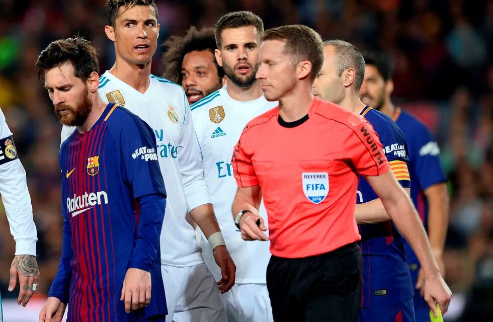Clásico polémico: en España denunciaron que Messi 'apretó' al árbitro