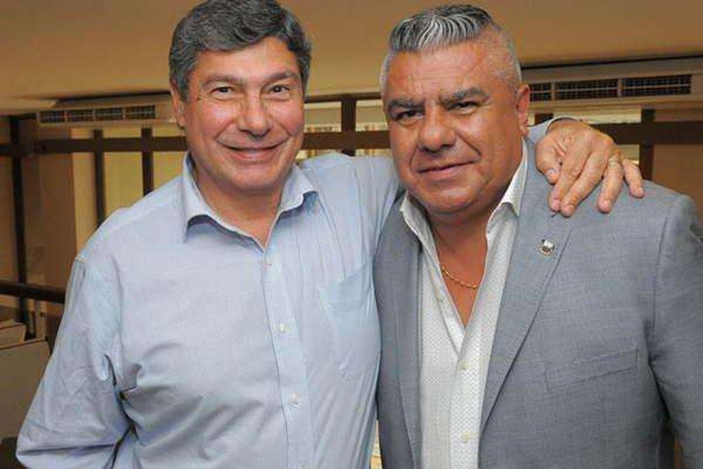 
    Guillermo Raed y Claudio Tapia, los hombres más importantes en los estamentos de la Asociación del Fútbol Argentino.
   