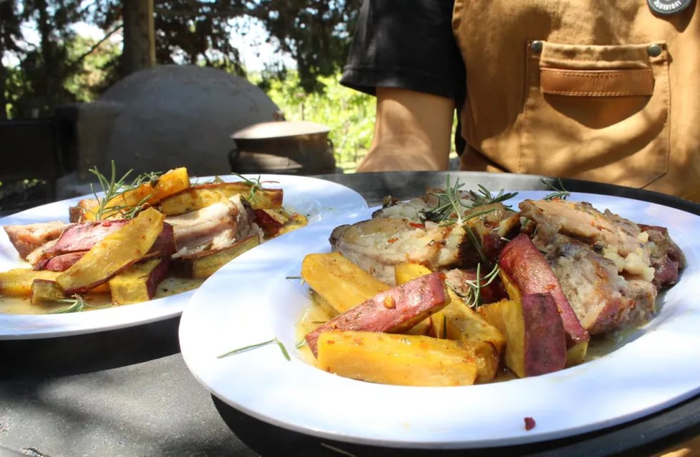 Las opciones para ir comer a una bodega en diciembre arrancan en los $2.500 por persona. - Los Andes
