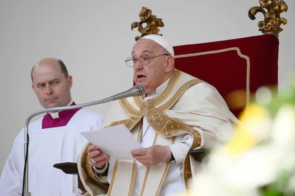 El Papa Francisco dio una multitudinaria misa en Venecia, en su primer viaje en meses