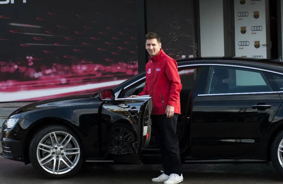 Mirá el nuevo auto que le regalaron a Messi en el Barcelona