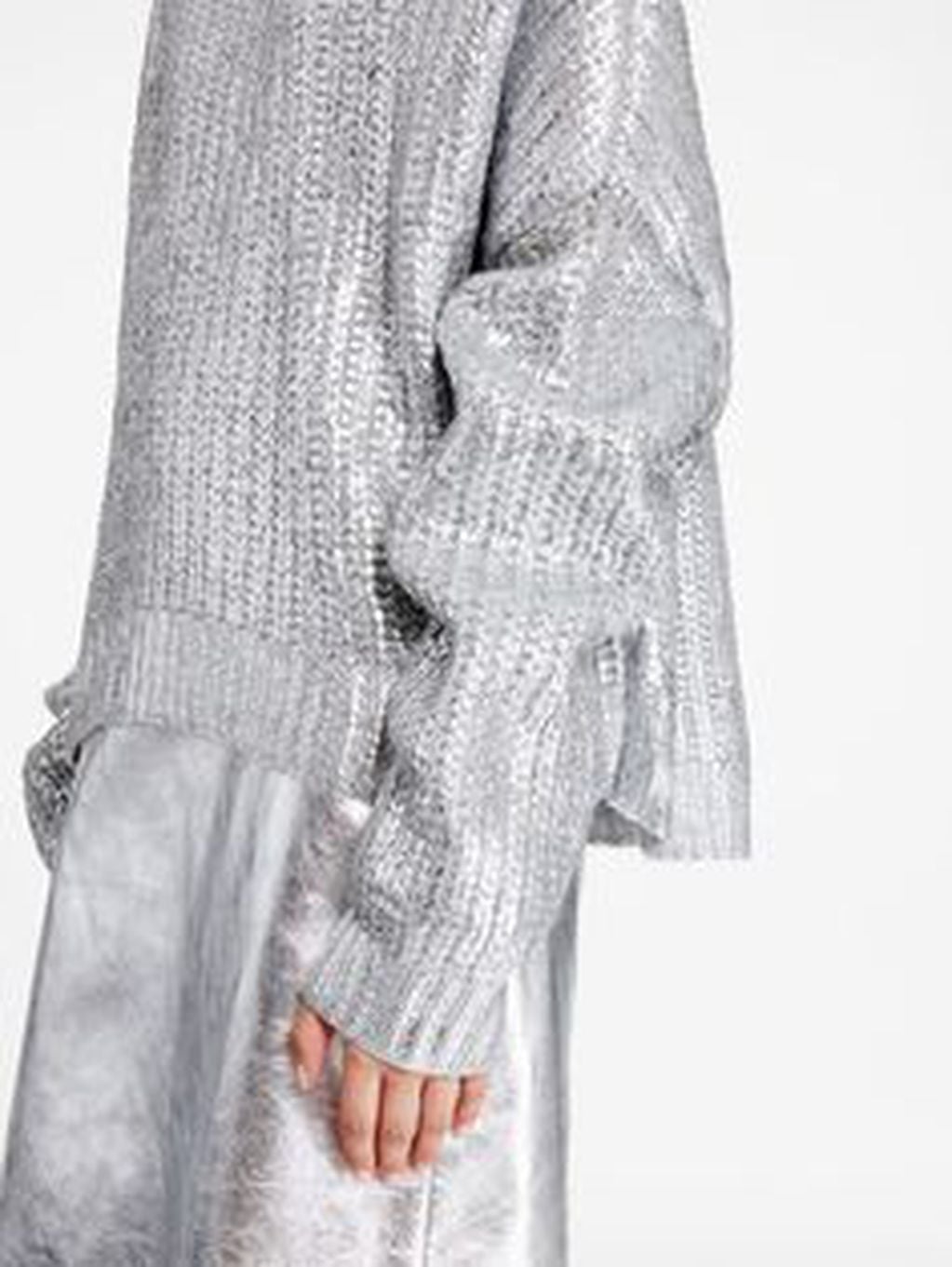 Sweater y falda metalizadas