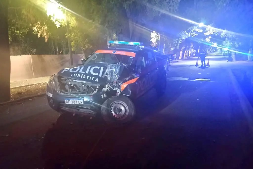 La camioneta Nissan Frontier de la UPAT quedó destrozada. | Foto: gentileza Matías Pascualetti