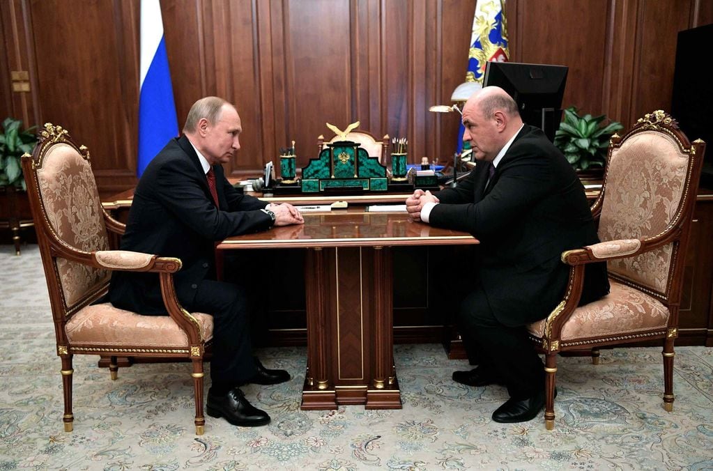 Putin y Mishustin. El Presidente junto al próximo primer ministro. (AP)