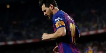 Con la zurda mágica del astro argentino (dos goles) , un disparo en el travesaño y otro en el palo), el Barcelona goleó en el debut 3-0. 